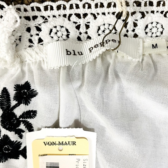 🎉8X HP🎉M Blu Pepper Cold Shoulder Top NWT! - Picture 10 of 10